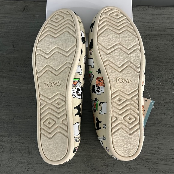 NWT Toms Halloween Black Cats Pumpkins Skulls Slip On Size 7.5 - Picture 5 of 7